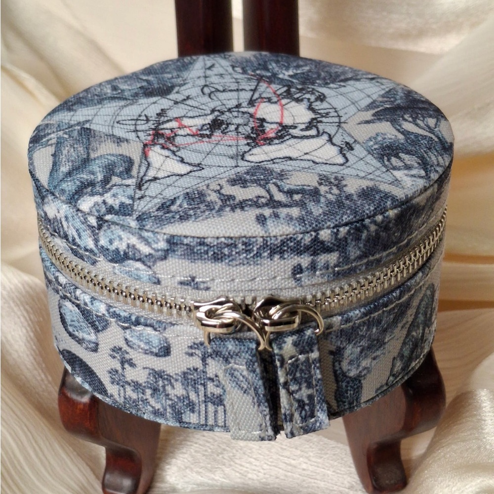 ✨FLASH SALE✨ Dior “Around the World” Exclusive Jewelry Case VIP (authentic)